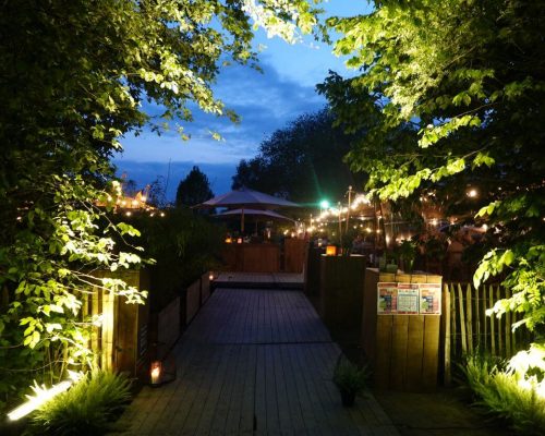 Ancien Moulin de Neffe – Restaurant éphémère Le Temps d’une Saison – Photos de nuit – Entrée principale avec éclairage