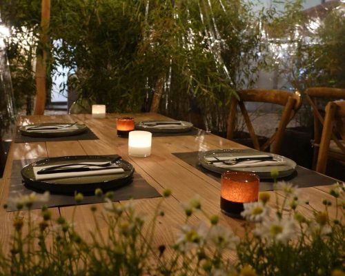 Ancien Moulin de Neffe - Restaurant éphémère Le Temps d'une Saison - Photos de nuit - Une table de 4 avant le service