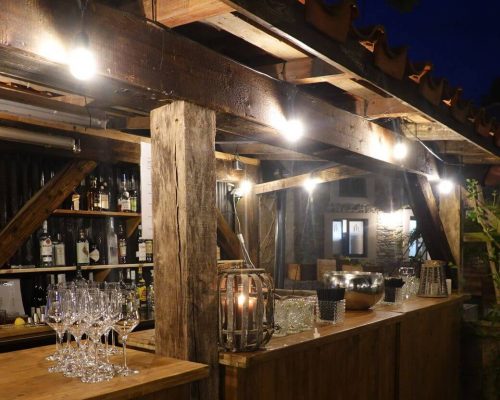 Ancien Moulin de Neffe – Restaurant éphémère Le Temps d’une Saison – Photos de nuit – Vue cadrée vers le bar