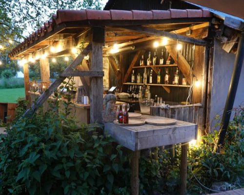 Ancien Moulin de Neffe – Restaurant éphémère Le Temps d’une Saison – Photos de nuit – Vue verticale du bar éclairé